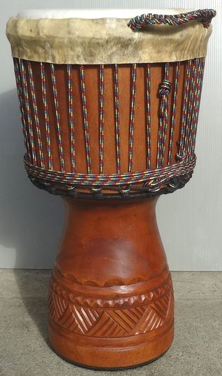 マホガニー製ジャンベ（ジェンベ）☆上級モデル☆MLサイズ《C》=H.55cm=