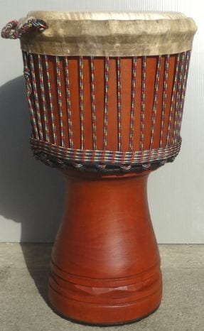 マホガニー製ジャンベ（ジェンベ）☆上級モデル☆MLサイズ《D》=H.55cm=