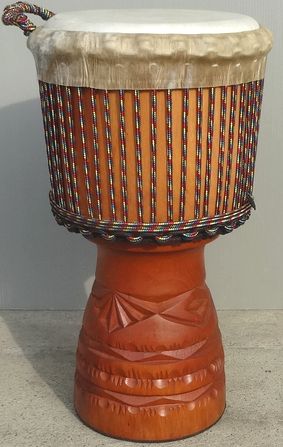 ジャンベ､ディジュリドゥー､カリンバ等､民族楽器各種とアジア雑貨の店