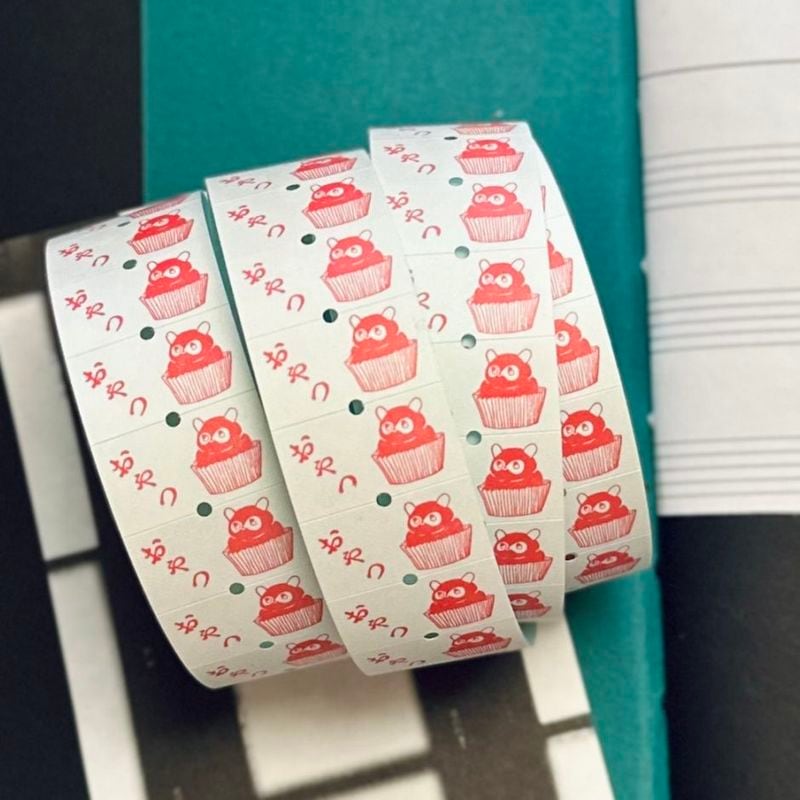 [36 Sublo] 36オリジナル ラベラーロールシール たぬきケーキ おやつ 濃いピンク(強粘着 永久接着)(約1000枚入)