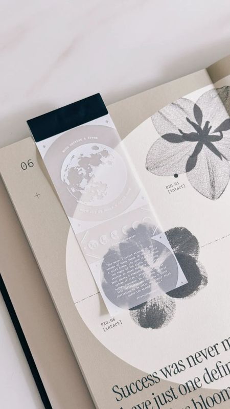 [紙上旅行Traveling on paper] Moon carries a dream トレーシングペーパーラベルブック(2柄各18枚入)