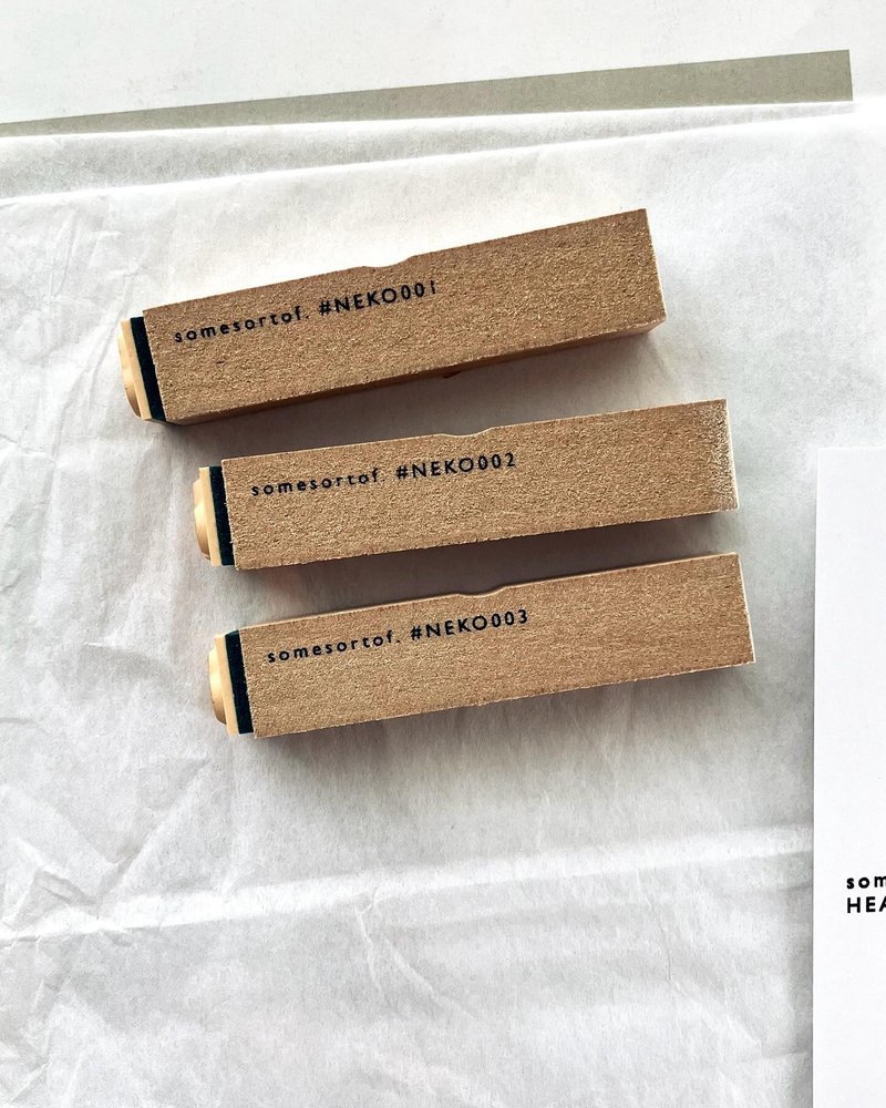 [羊君Somesortoffern] NEKO NEKO! grumpy face(渋面) 猫柄 木製スタンプ(約1.2x1.2cm)