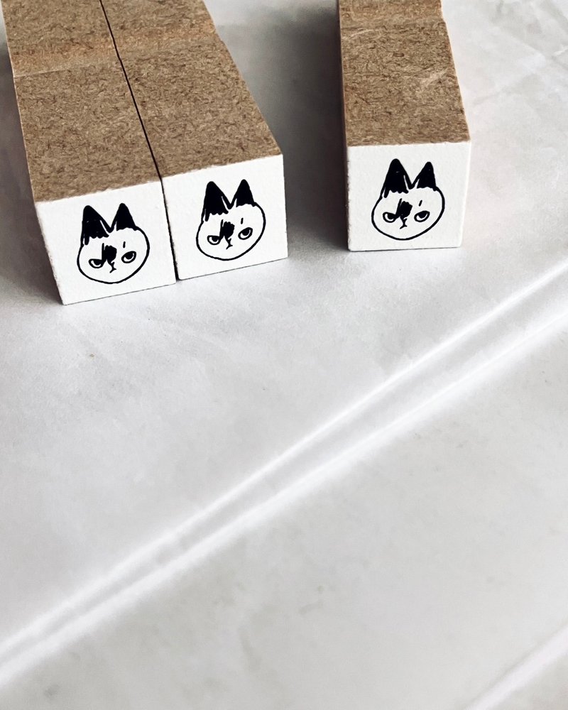 [羊君Somesortoffern] NEKO NEKO! grumpy face(渋面) 猫柄 木製スタンプ(約1.2x1.2cm)