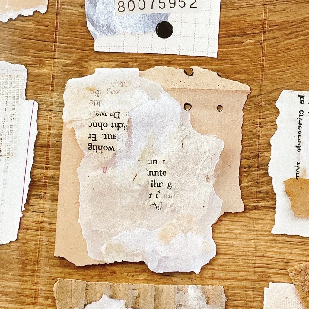 小行星・Asteroid B-610 ] 紙的詩歌: 未完待續(Paper poems: to