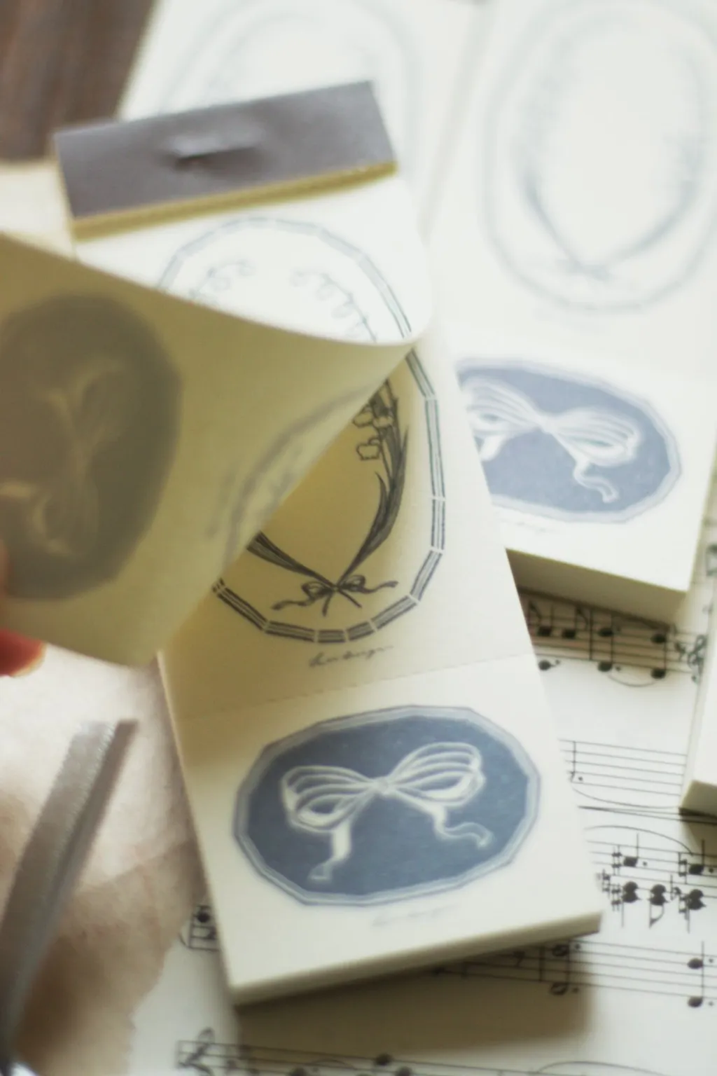 [樂意Loidesign] 採集鈴蘭 Collecting Lily of the Valley コラージュ ラベルブック(各50枚入)