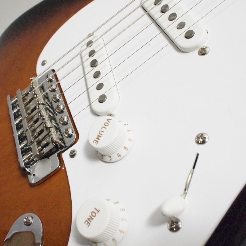 Fender 70th Anniversary American Vintage II 1954 Stratocaster, Maple Fingerboard, 2-Color Sunburst�ҥե������USA 3.73kg��