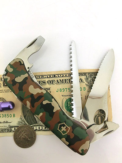 VICTORINOX ヴィクトリノックス　国内正規品　　トレイルマスターMW　カモフラージュ　1.3703.94  使い勝手良好　ワンハンドでブレードが開閉　カモフラージュ