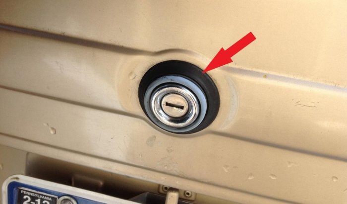 【純正品】 リアゲートキーシリンダーガスケット T3 VANAGON(ヴァナゴン)（80～92年）