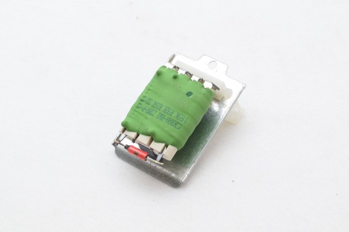 【純正品】 ブロアモーターレジスター マニュアルエアコン車用 T4 VANAGON(ヴァナゴン)（91～04年）