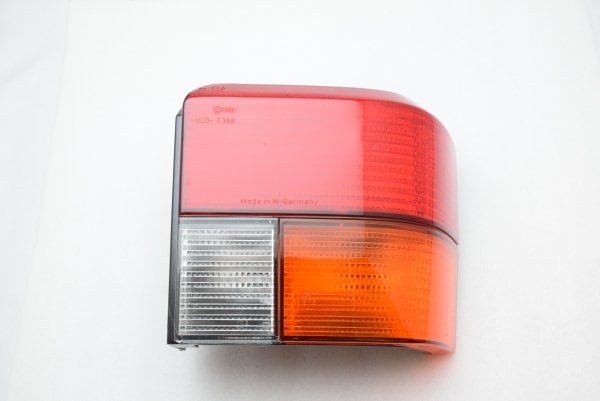 【純正品】 テールレンズ 「右」 T4 VANAGON(ヴァナゴン)（91～04年）