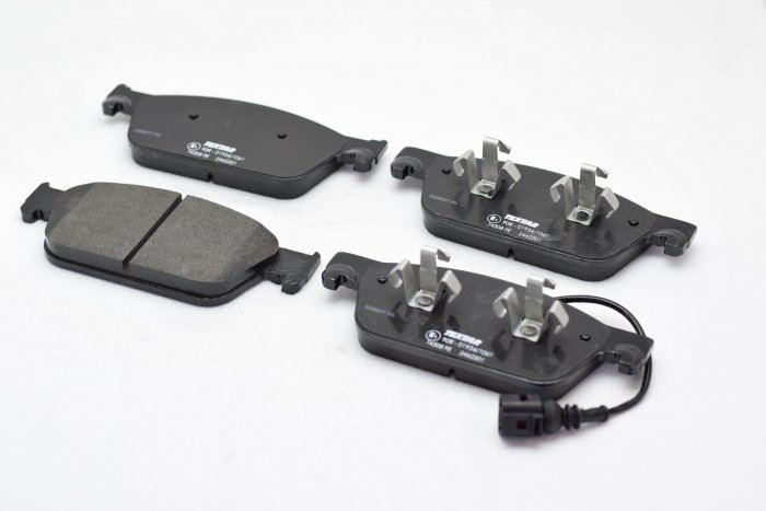 V40 ブレーキパッド交換 - dohi-net.com VOLVOフロントブレーキパット