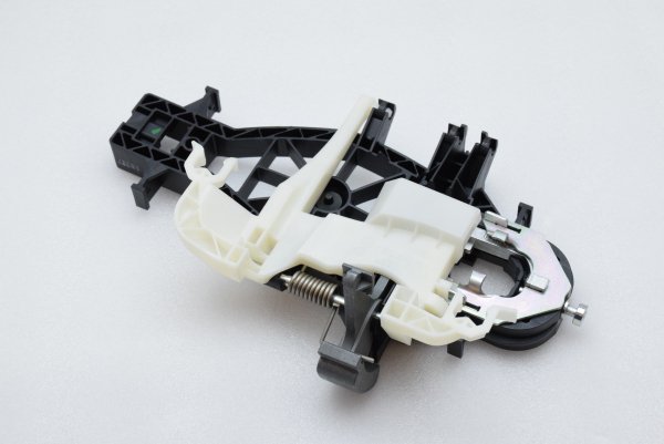 【純正品】 ドアハンドルアウターサポート 「左側」 T5/T6（03～19年）