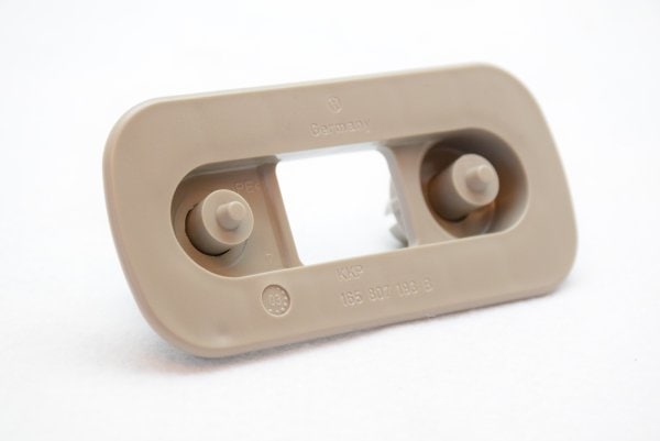 【純正品】 フロントバンパーリテーナーカバー Golf（90～92年）