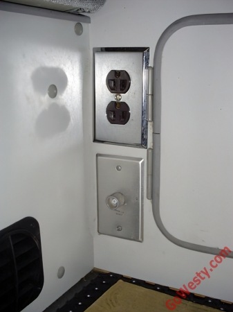 【取寄商品】 110V ブレーカースイッチ T4 VANAGON/EUROVAN(ヴァナゴン/ユーロバン)