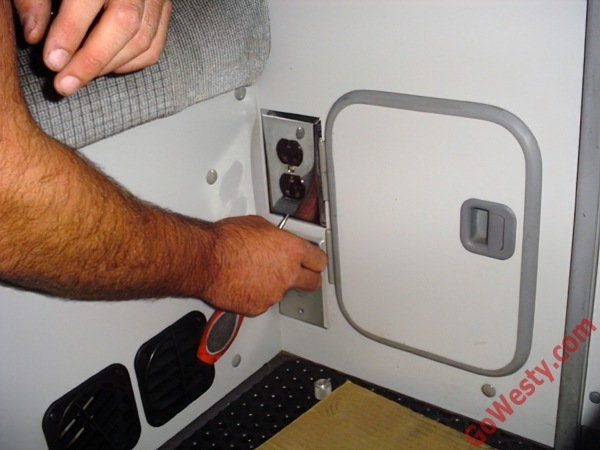 【取寄商品】 110V ブレーカースイッチ T4 VANAGON/EUROVAN(ヴァナゴン/ユーロバン)