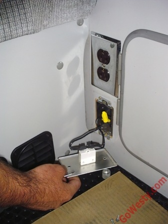 【取寄商品】 110V ブレーカースイッチ T4 VANAGON/EUROVAN(ヴァナゴン/ユーロバン)