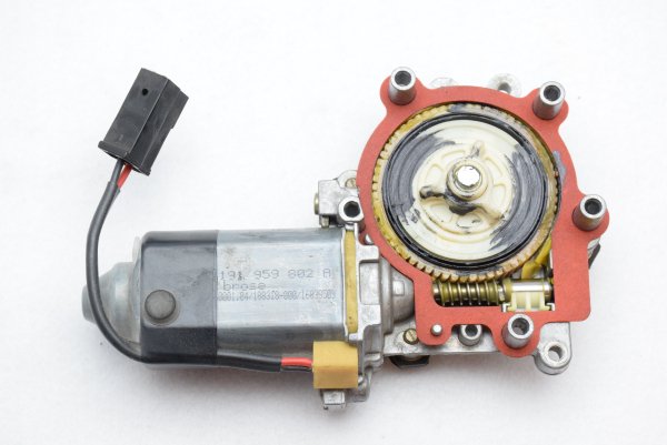 【純正品】 パワーウインドウモーター 「右」 Golf（88～92年）