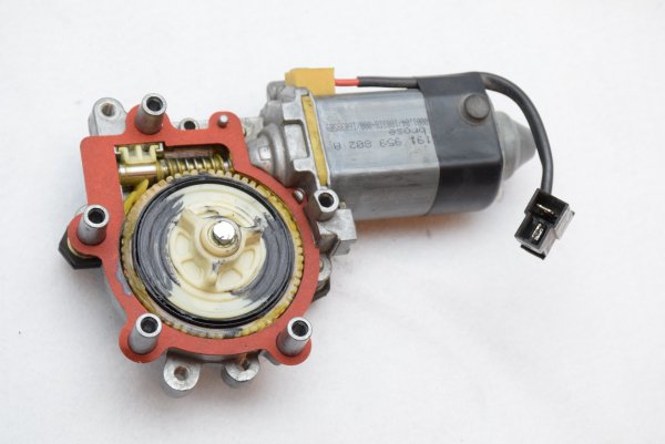 【純正品】 パワーウインドウモーター 「右」 Golf（88～92年）