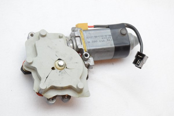【純正品】 パワーウインドウモーター 「右」 Golf（88～92年）