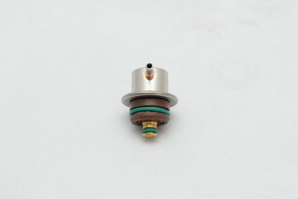 BOSCH フューエルプレッシャーレギュレーター T4 VANAGON(ヴァナゴン