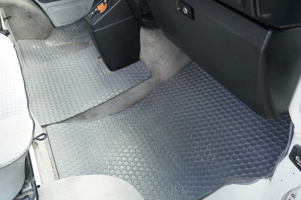 フロントフロアマットグレイ3PC 「左ハンドル用」 T3 VANAGON(ヴァナゴン)