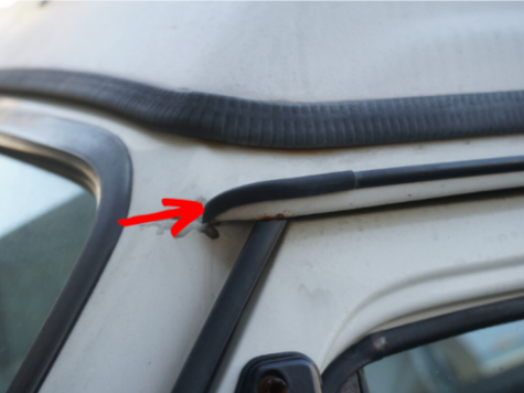 ルーフモールエンドキャップ 「右前/左後」 T3 VANAGON(ヴァナゴン)