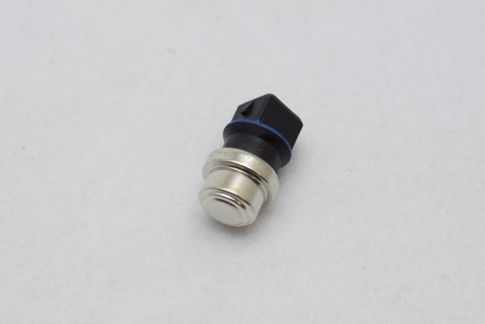 【純正品】 水温センサー4ピン 「黒/青」 T4 VANAGON(ヴァナゴン)