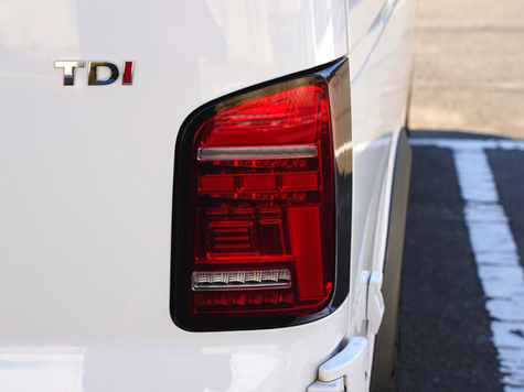 【取寄商品】 THQ シーケンシャルウインカー LEDテールライト 「1セット/レッド」 T5/T6/T6.1 TRANSPORTER(トランスポーター)観音開き用(03年~)