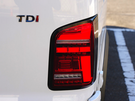 【取寄商品】 THQ シーケンシャルウインカー LEDテールライト 「1セット/レッド」 T5/T6/T6.1 TRANSPORTER(トランスポーター)観音開き用(03年~)