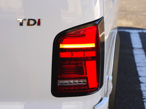 【取寄商品】 THQ シーケンシャルウインカー LEDテールライト 「1セット/レッド」 T5/T6/T6.1 TRANSPORTER(トランスポーター)観音開き用(03年~)