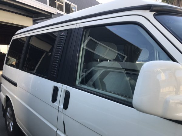 スライディングウインドウ用エアスクリーン 「右側」 T4 VANAGON  