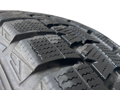 【中古品タイヤ⑦】純正アルミホイール 「4本セット/スタッドレスタイヤ付き」195/70R14 91Q T3 VANAGON(ヴァナゴン)