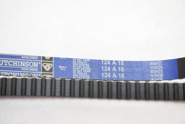 【訳あり】 HUTCHINSON タイミングベルト Golf(95~98年)
