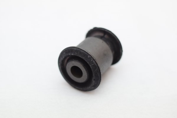 【純正品】 フロントロアアームブッシュ（前側）T5/T6/T6.1（03年～）