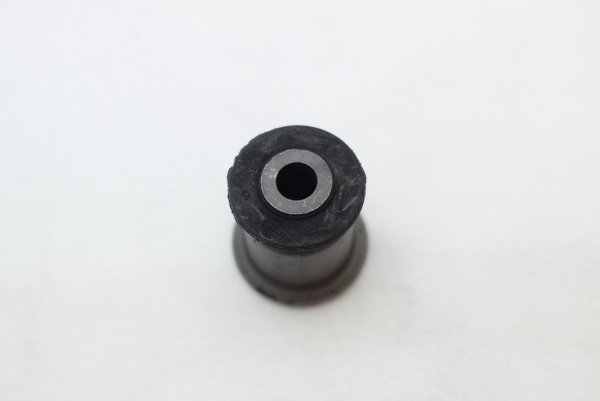 【純正品】 フロントロアアームブッシュ（前側）T5/T6/T6.1（03年～）