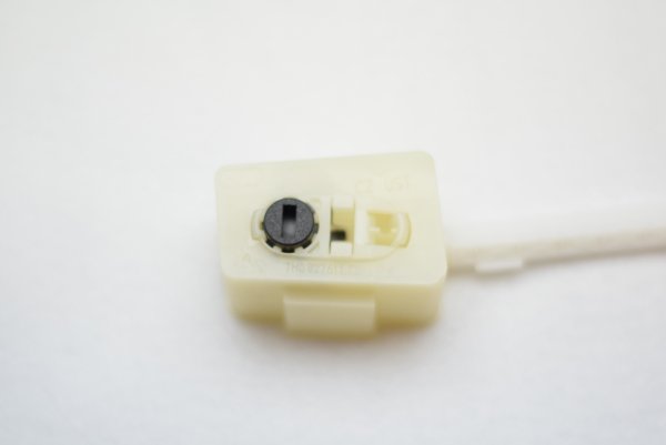 【純正品】 リアゲート アクチュエーター T5