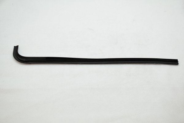純正品】 ウインドウスロットシール 「右／アウター」 Golf（84～92年 