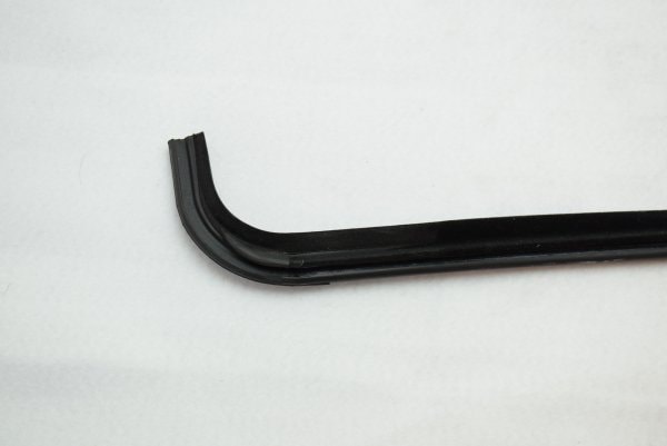 純正品】 ウインドウスロットシール 「右／アウター」 Golf（84～92年