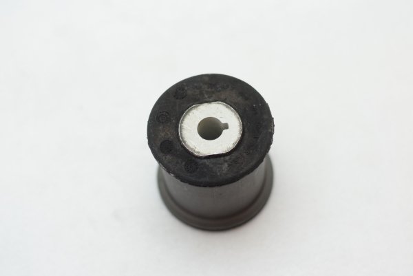 【純正品】 ボンドラバーマウント T5/T6/T6.1（03年～）