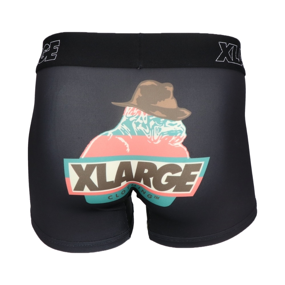 XL wearing a hat