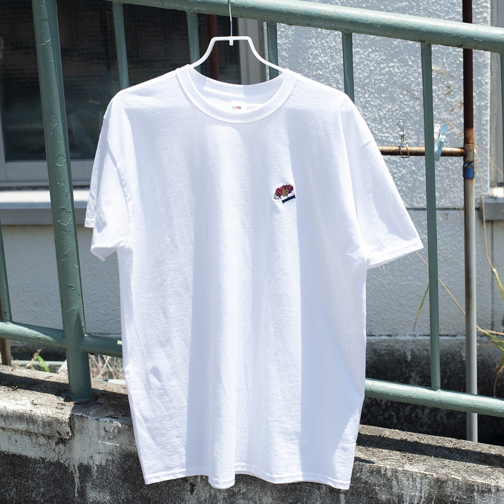 倉中るな×Fruit of the Loom コラボ刺繍Tシャツ