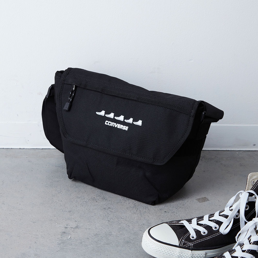 CV SNERKER PRINT MESSENGER BAG