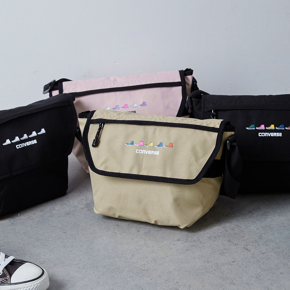 CV SNERKER PRINT MESSENGER BAG