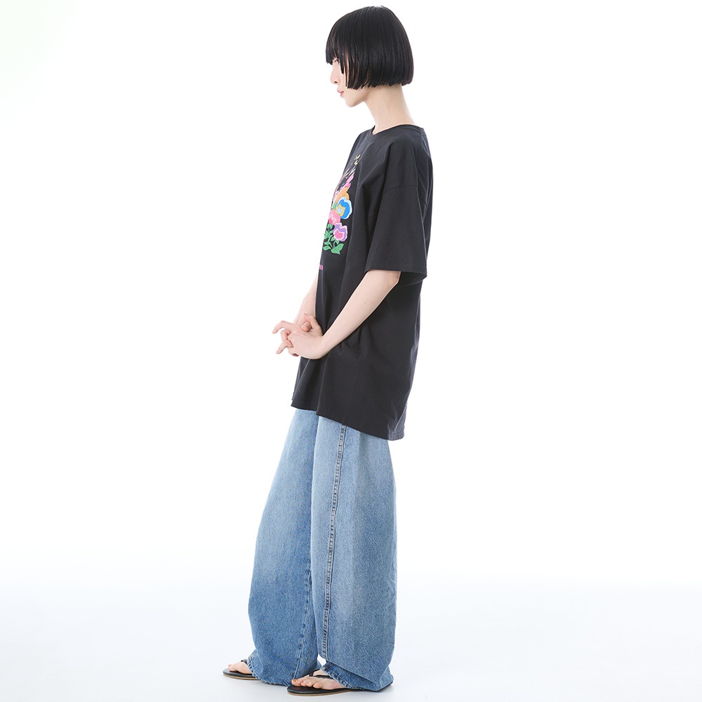 Disney / Alice in Wonderland Graphic Tee