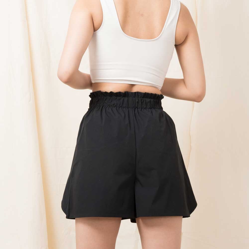 Lilas Campbell rash over pants produced by AMUSA