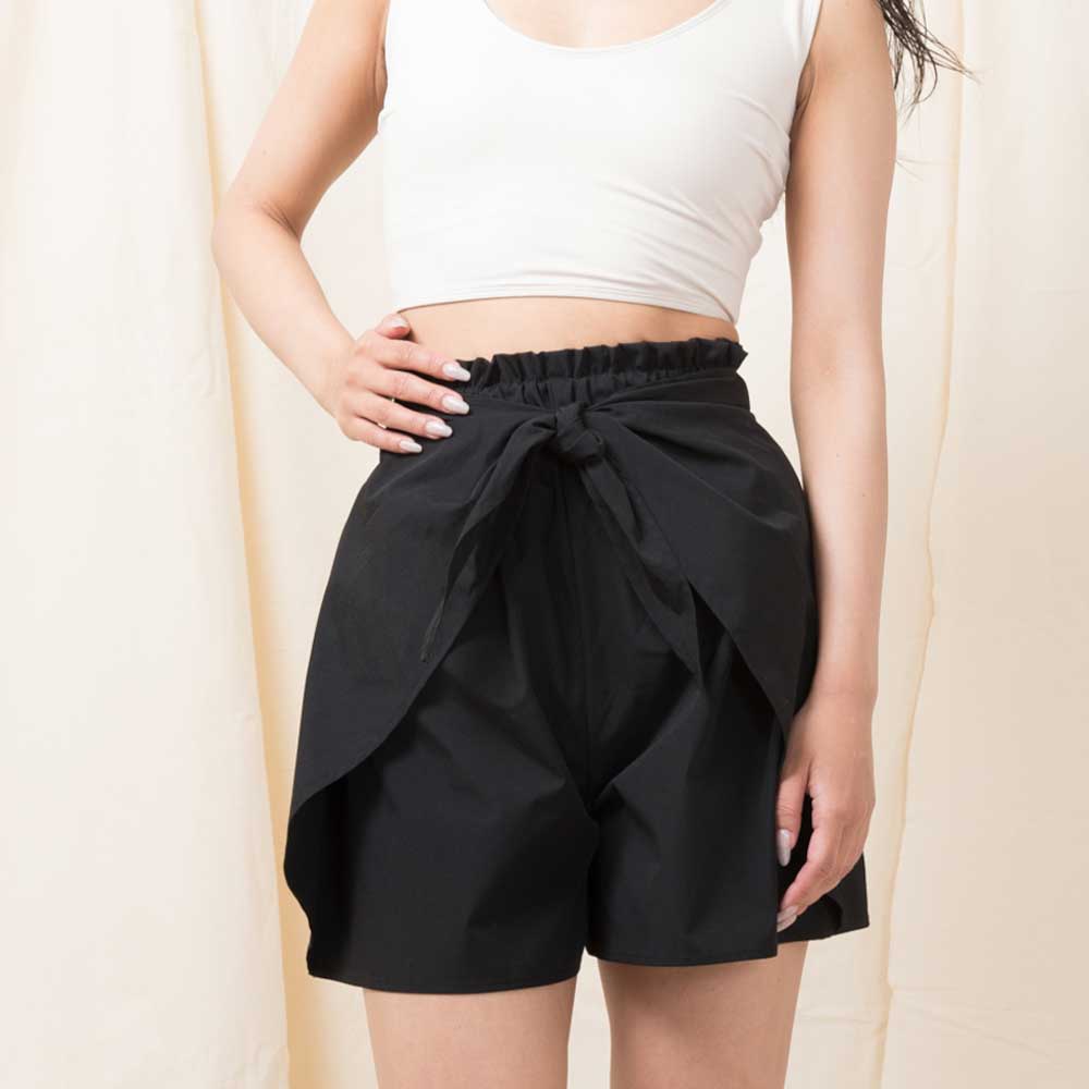 Lilas Campbell rash over pants produced by AMUSA