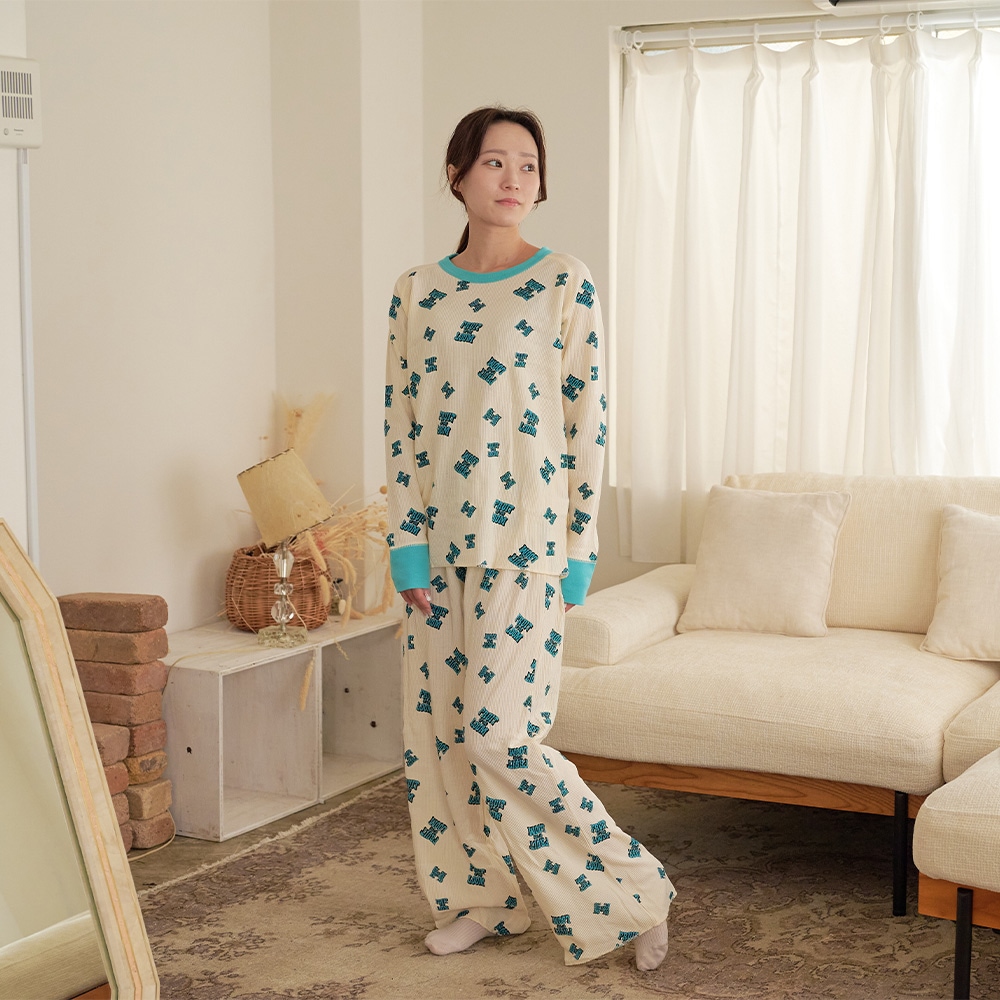 REPUBLIC フード付きウェア クリーム色　Lサイズ上下セット　22-23 REPUBLIC フード付きウェア クリーム色 Lサイズ上下セット 22-23