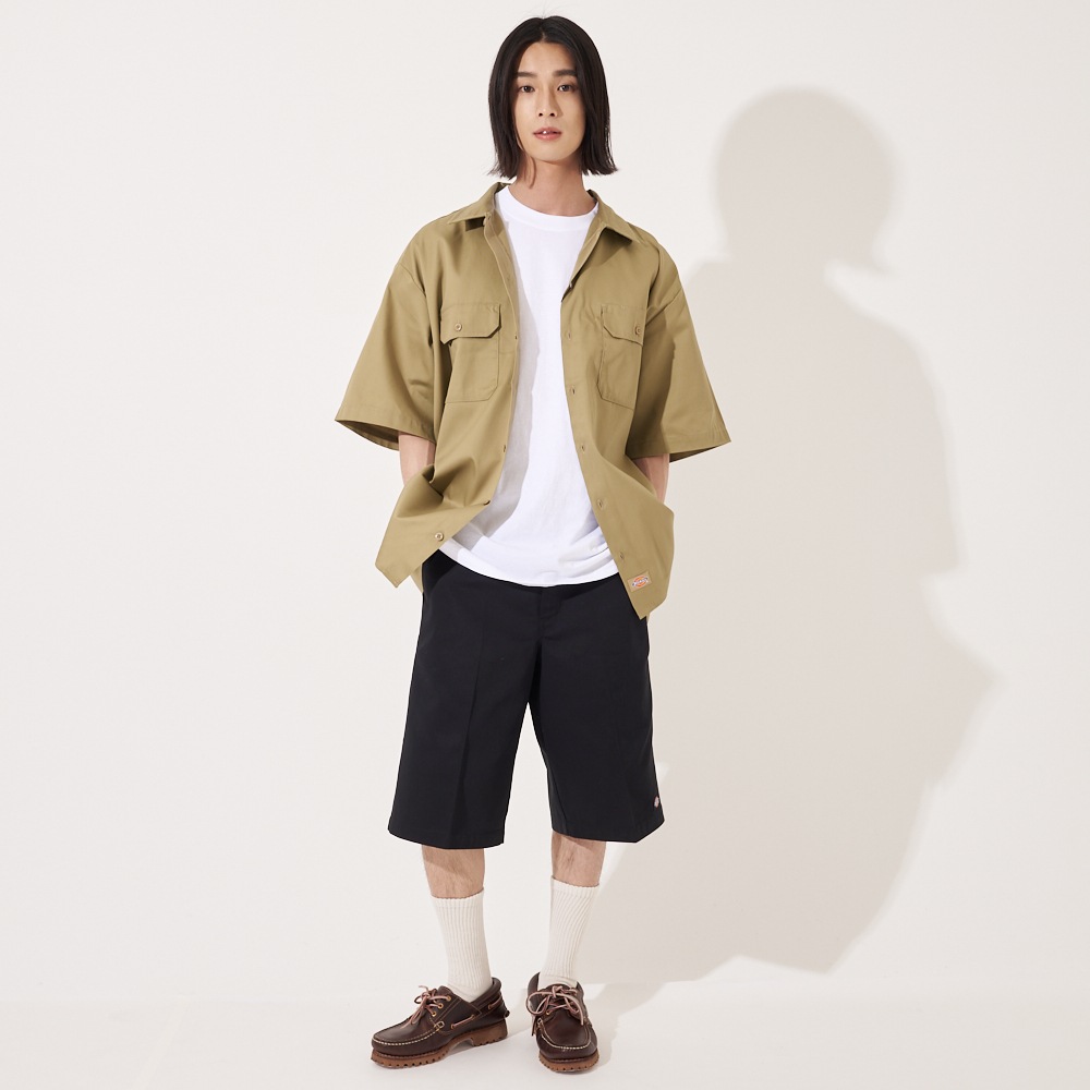 Dickies ベージュ Vネックシャツとネイビーのパンツセット Lサイズ Dickies ベージュ Vネックシャツとネイビーのパンツセット Lサイズ