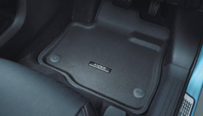 日産 キックス P16 SNP16 純正 アクセサリー 3Dフロアマット（1台分）〔G4950-7LA0A G4950-7LA1A〕