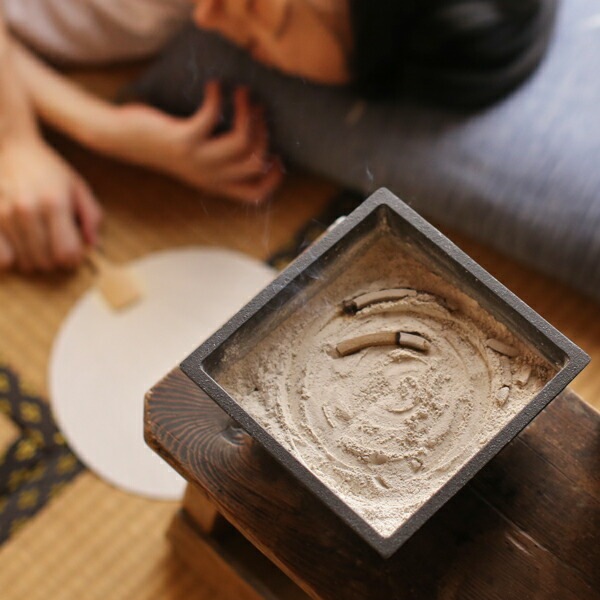 蚊遣り #2 | 東屋